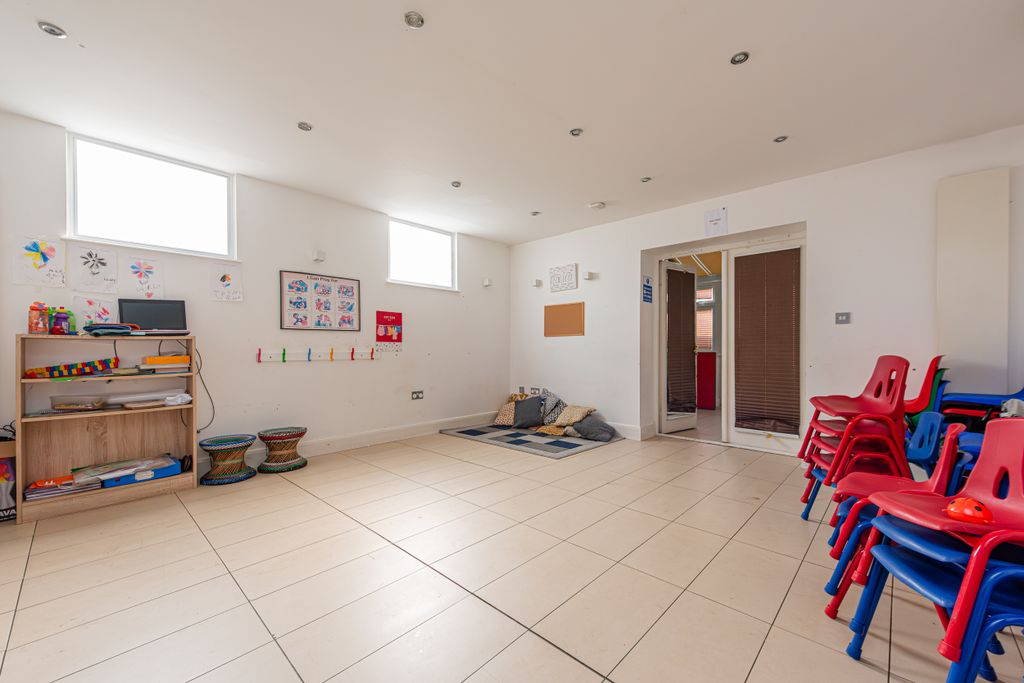 Property photo 3 of 29 St John's Way 131, F-001