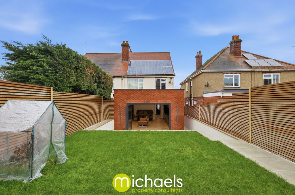 Property photo 2 of 28