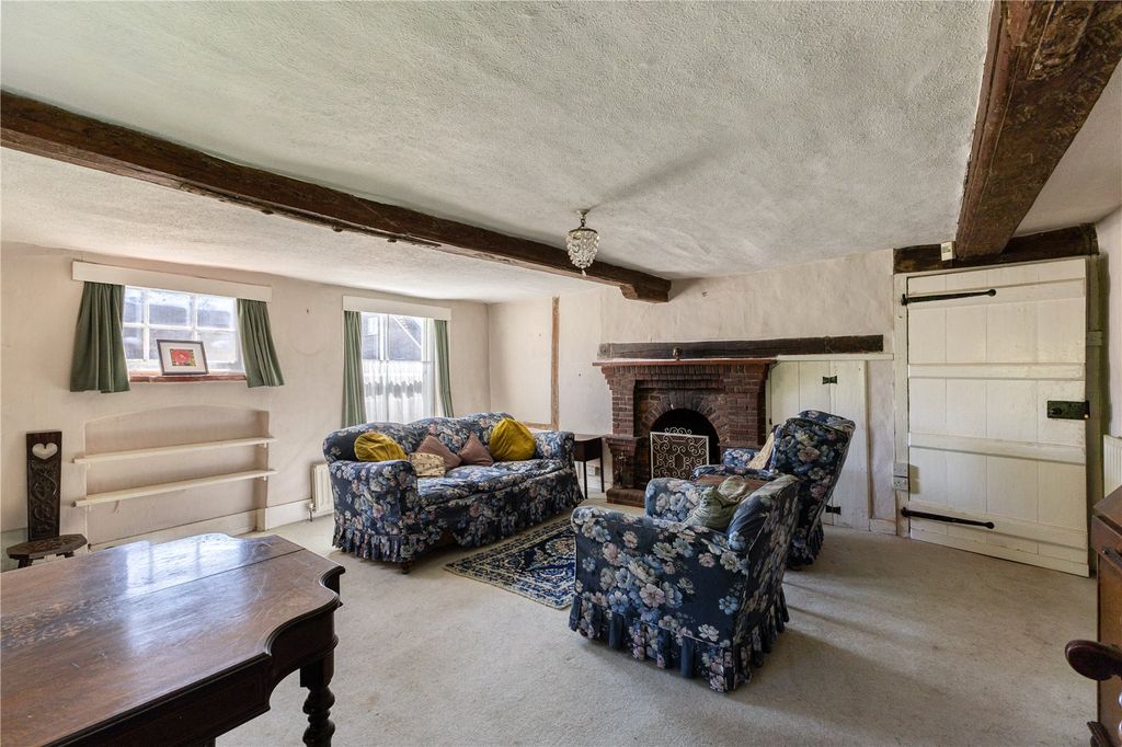 Property photo 2 of 18 Sitting Room