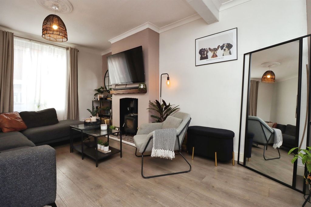 Property photo 2 of 19