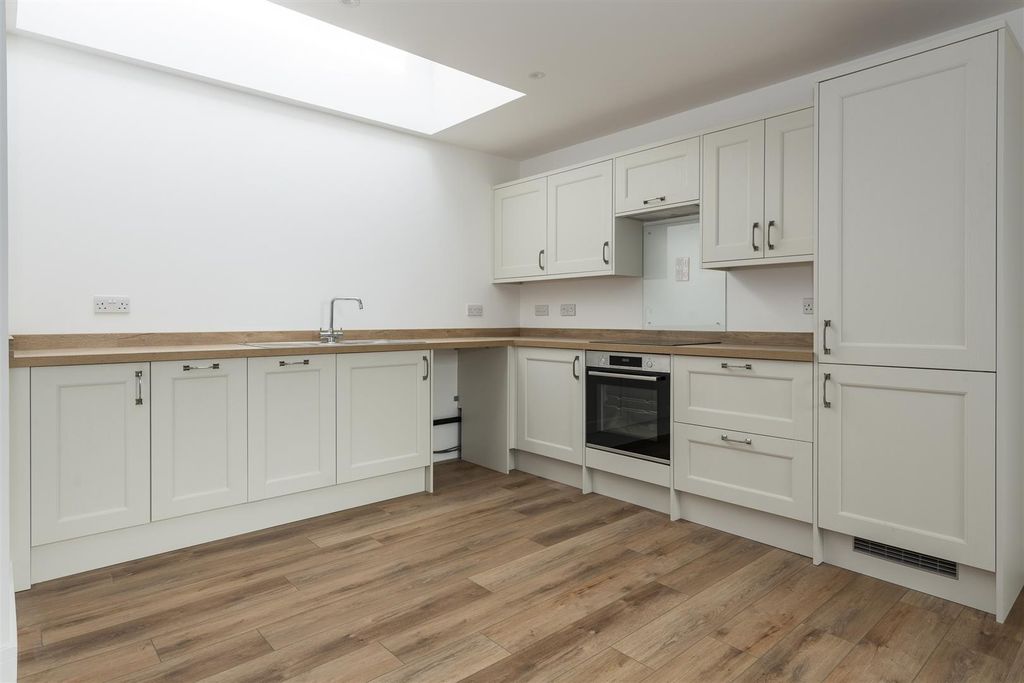 Property photo 3 of 8 Kitchen2.Jpg