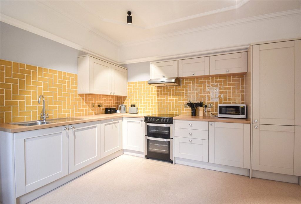 Property photo 3 of 8 Picture No. 14