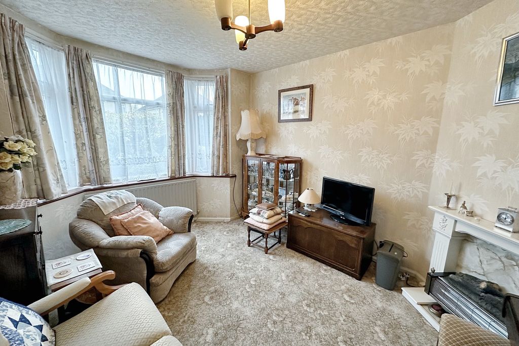 Property photo 2 of 14 3712774