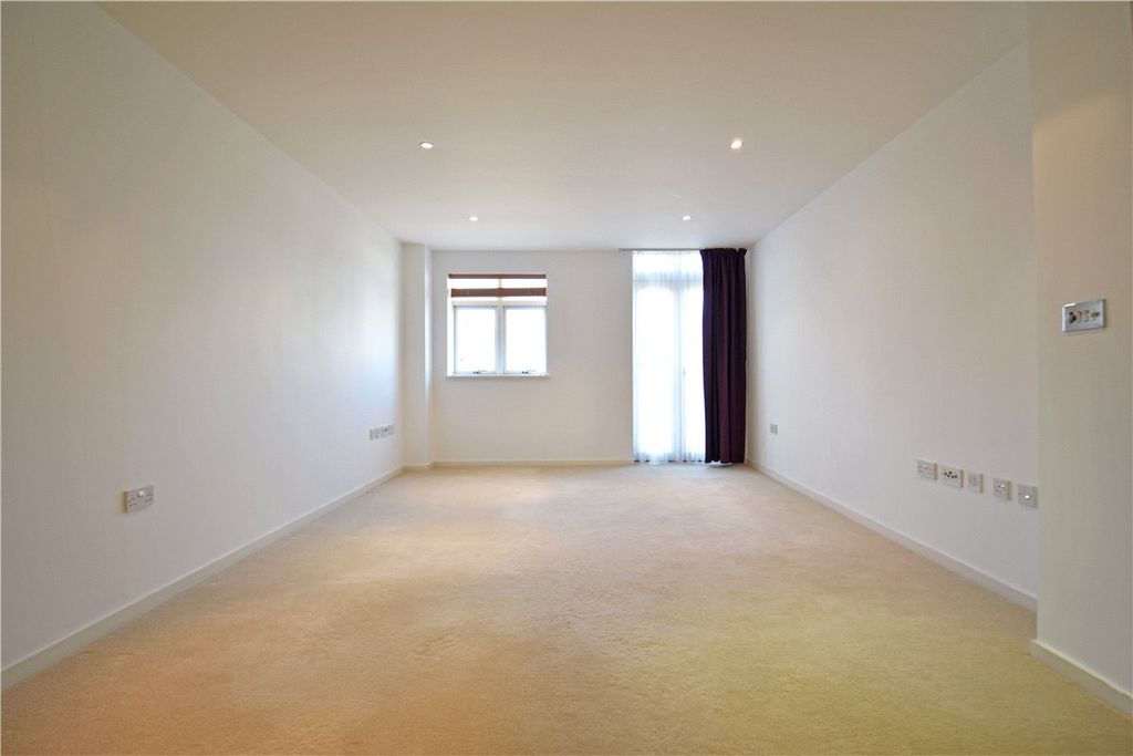 Property photo 3 of 8 Picture No. 12