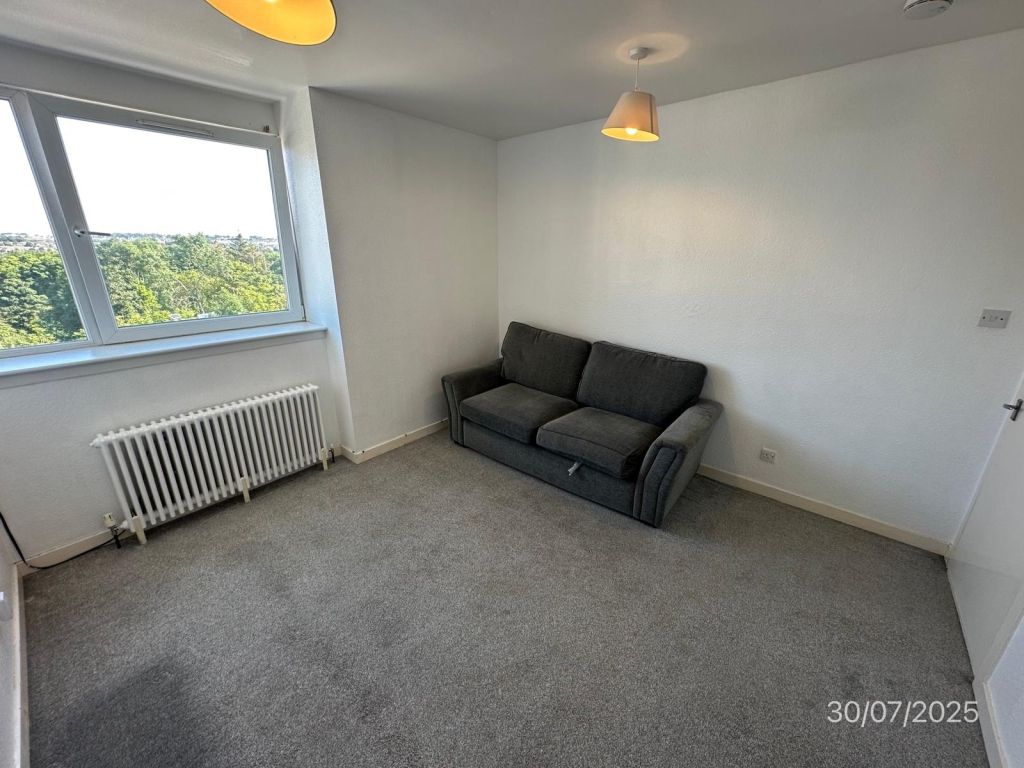 Property photo 1 of 9 Lounge