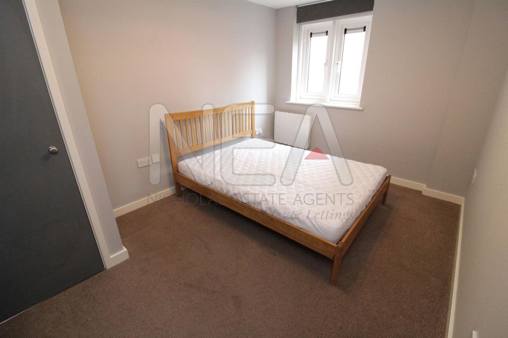 Property photo 2 of 10 Master Bedroom