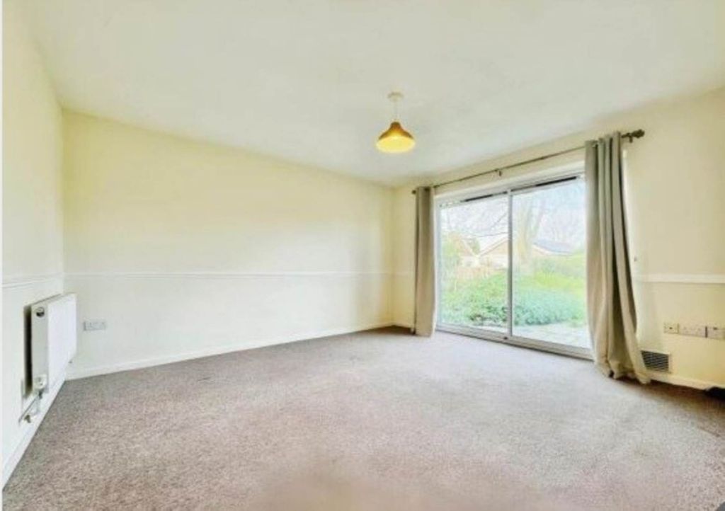 Property photo 2 of 8