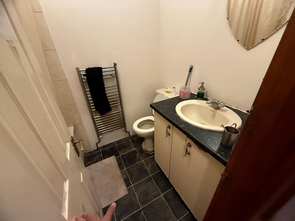 Property photo 2 of 3