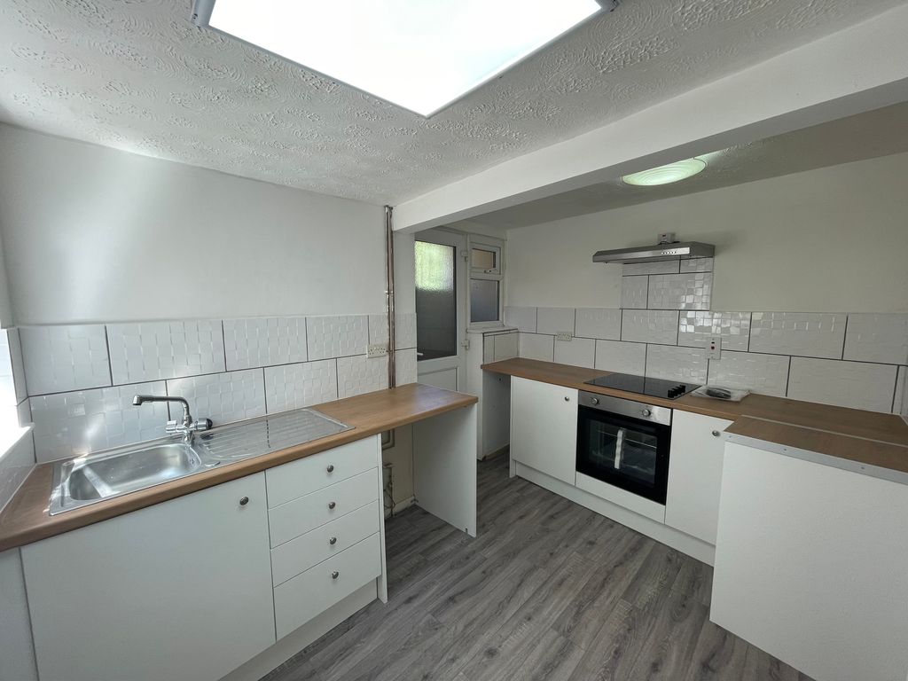 Property photo 3 of 5 Kitchen
