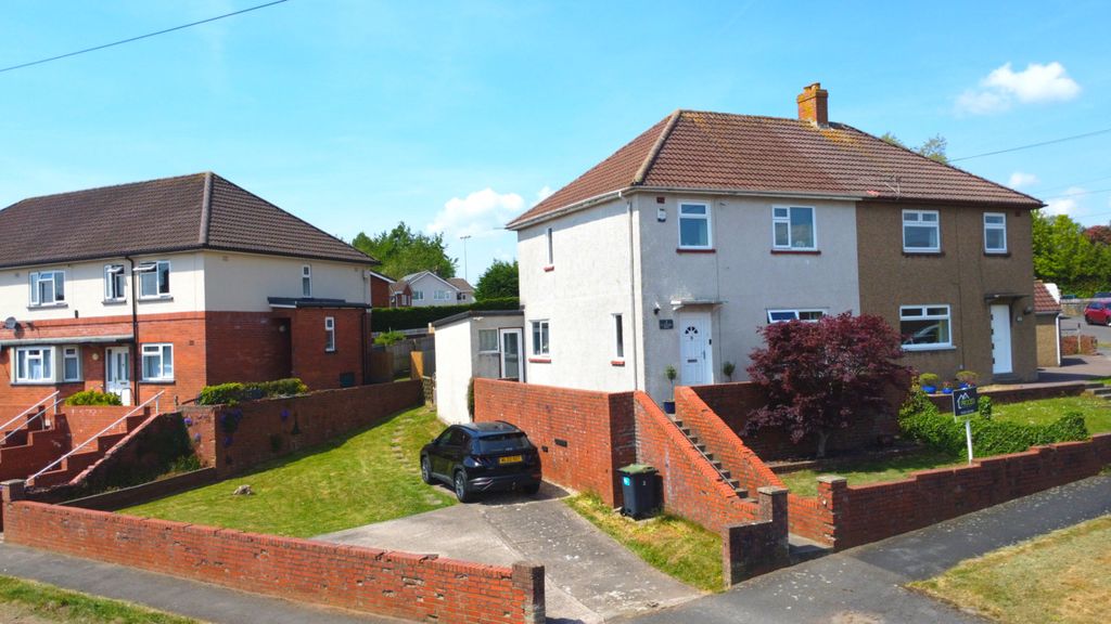 Property photo 2 of 32