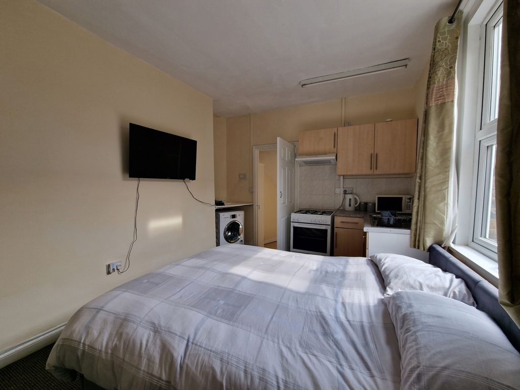 Property photo 2 of 6 Photo 4