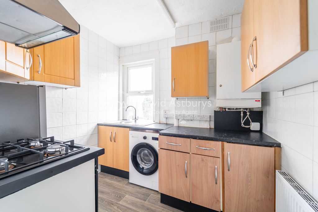 Property photo 3 of 11 Mba06973