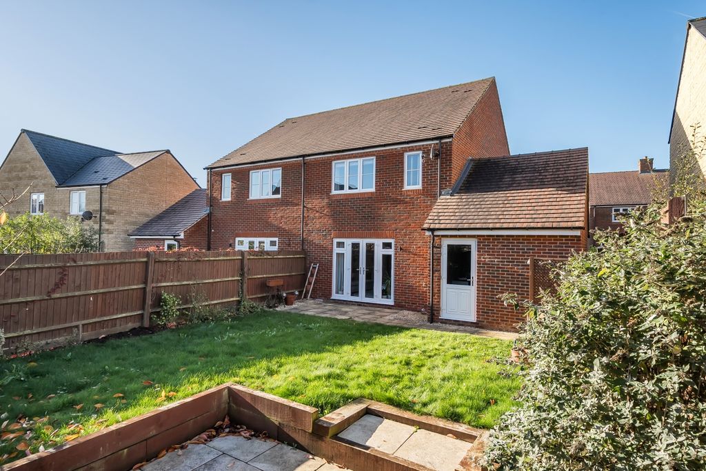 Property photo 1 of 12 1382029-6-691B03A48696F