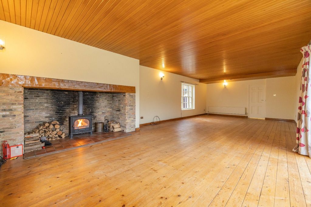 Property photo 3 of 32 Picture 3