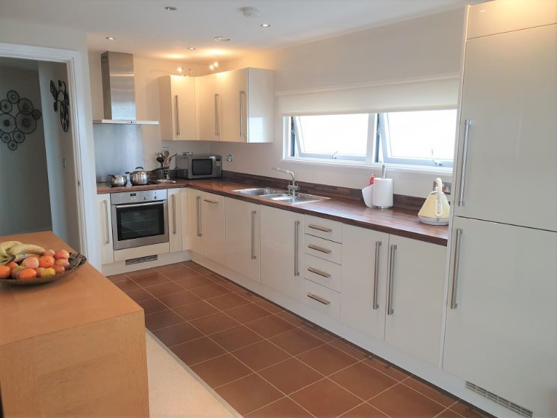 Property photo 3 of 7 Kitchen