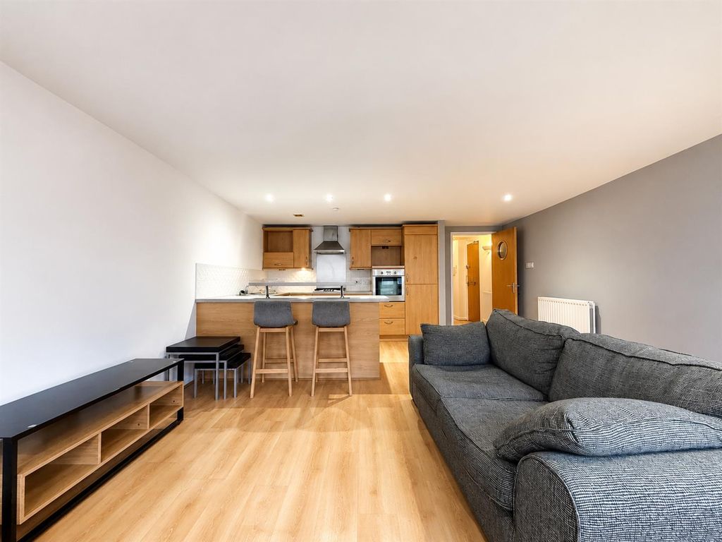 Property photo 2 of 12 DCC67269-Daa5-45Ea-B5Ef-6Bcdfc130207.Png