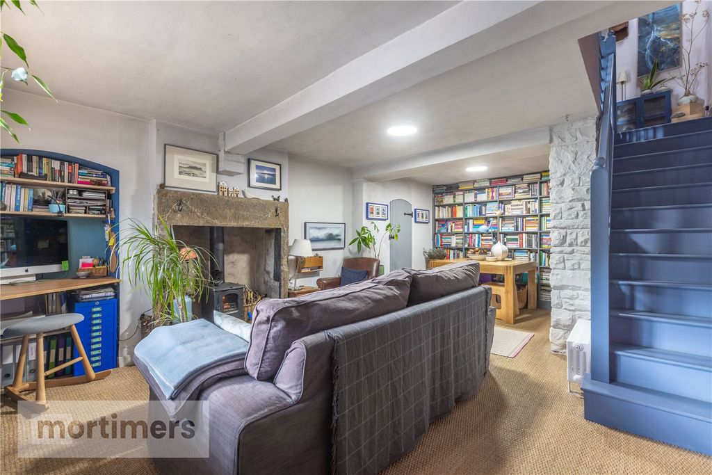 Property photo 2 of 17 Living Room