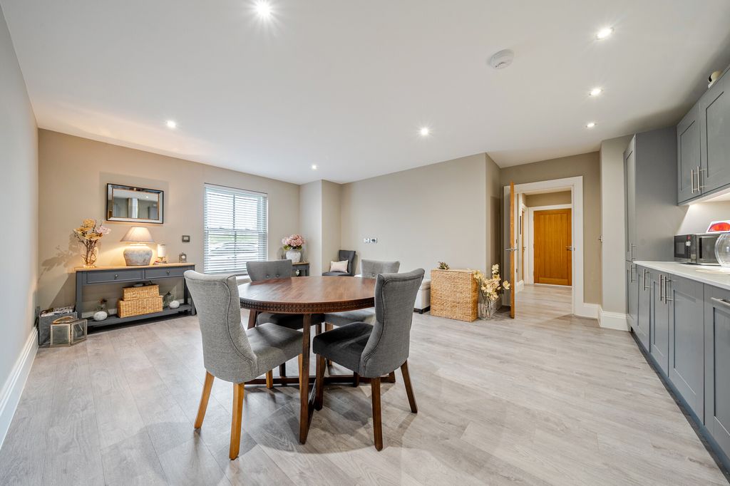 Property photo 2 of 10 Living Space