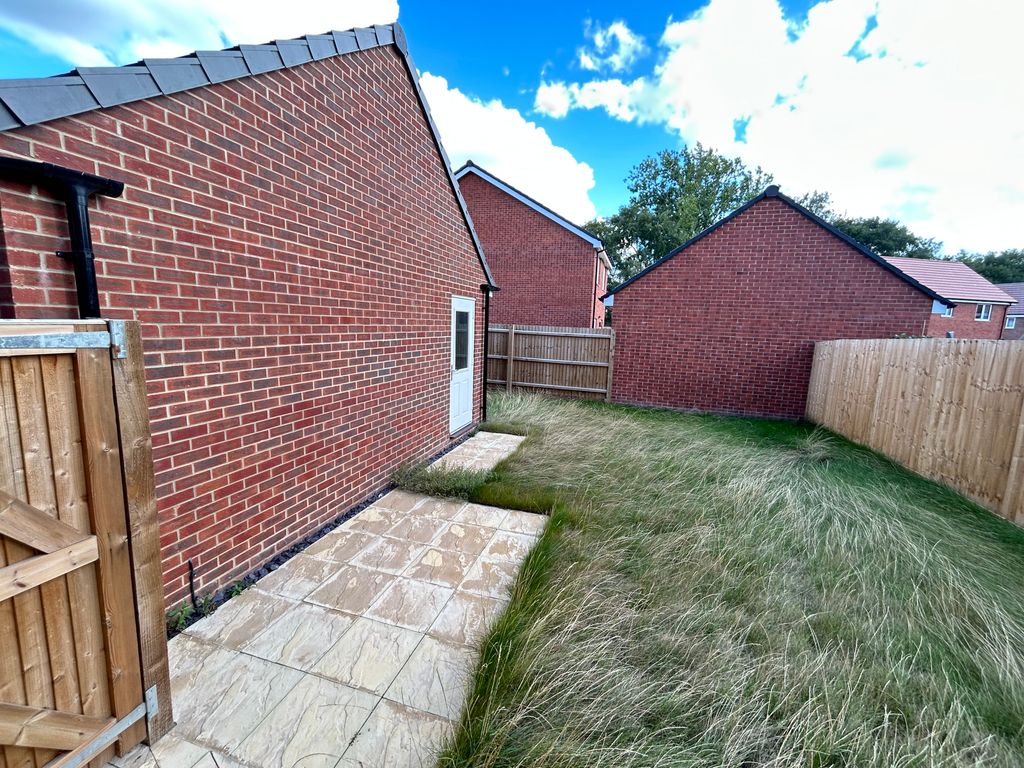 Property photo 2 of 12 Garden