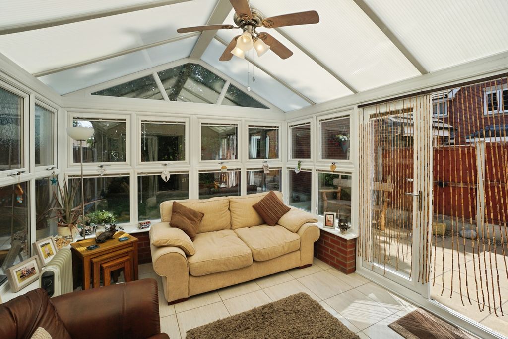 Property photo 3 of 20 Conservatory