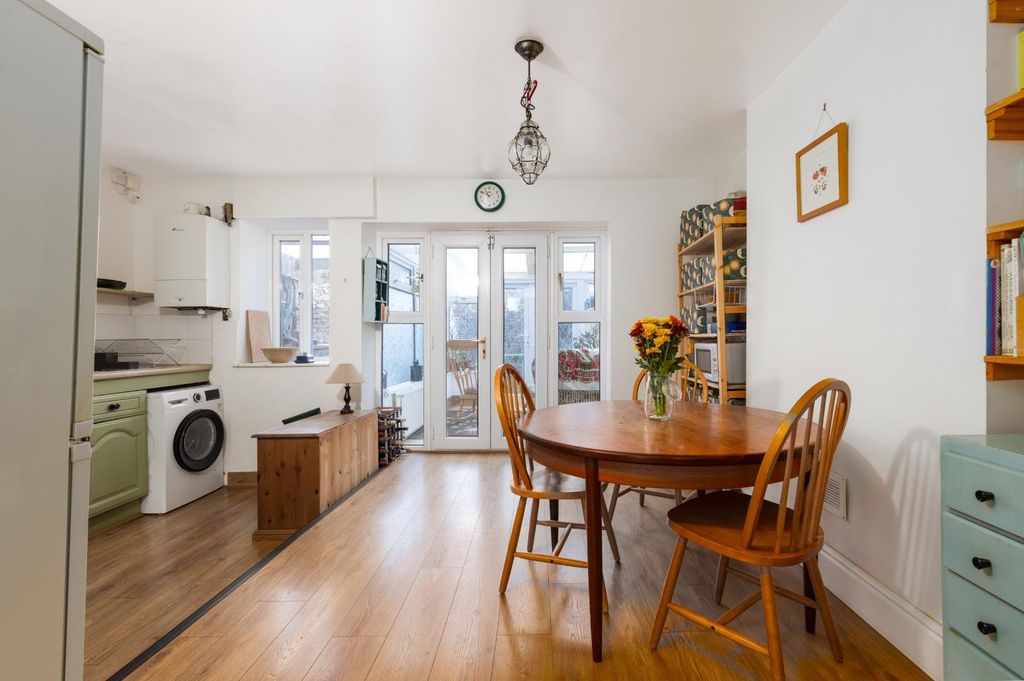 Property photo 3 of 22 14 Woodbine Street, Bs5-19.Jpg