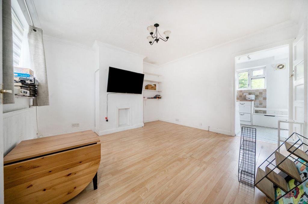 Property photo 2 of 12 1464016-21-6A2Fbf...