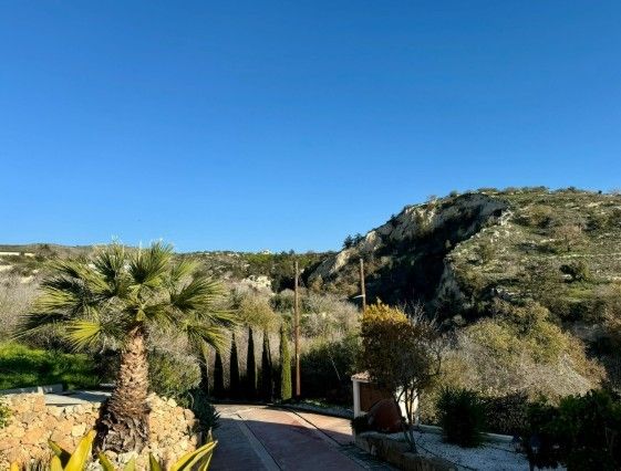 Property photo 3 of 27