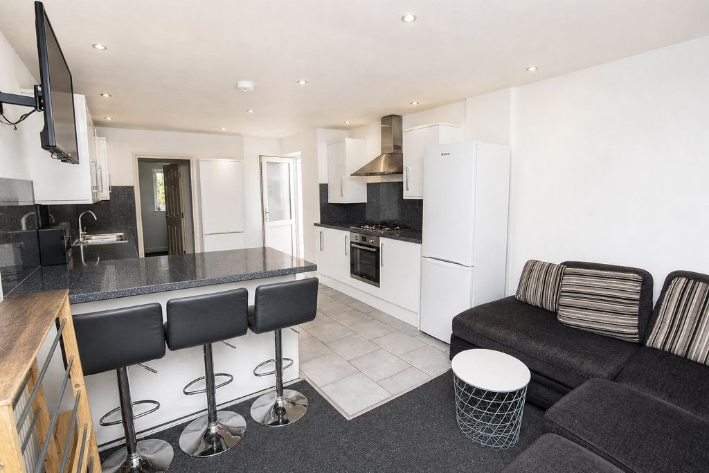 Property photo 1 of 13 Open Plan Kitchen/ L
