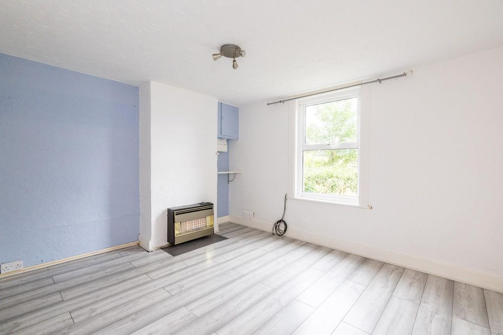 Property photo 3 of 11 Living Room