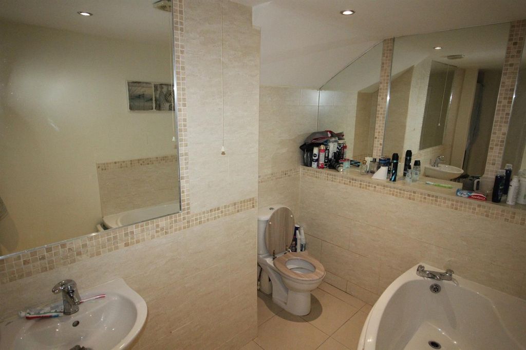Property photo 3 of 8 Bathroom