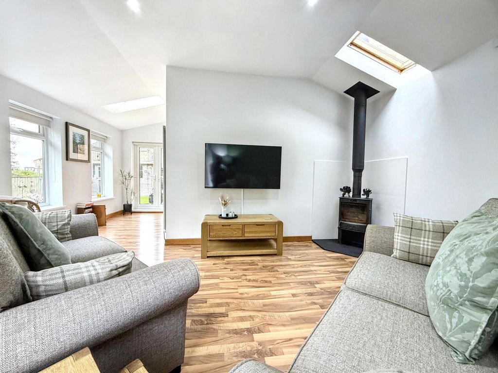 Property photo 2 of 31