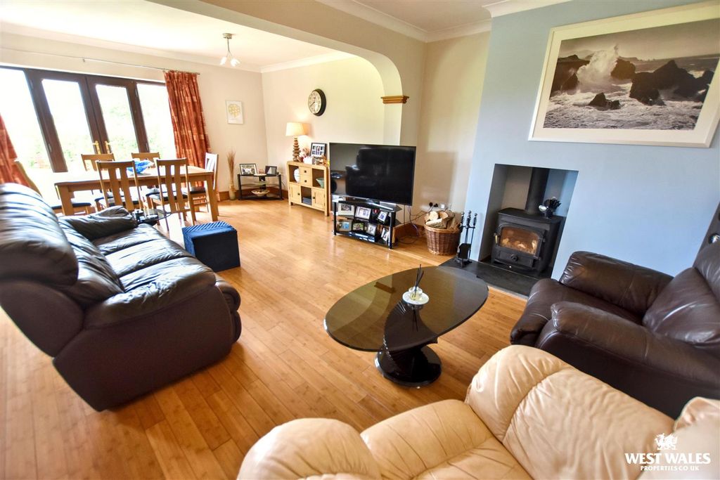 Property photo 2 of 32 6 (11).Jpg