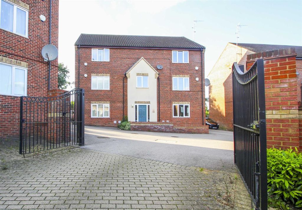 Property photo 1 of 9