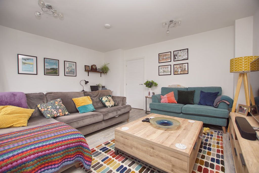 Property photo 2 of 17 Lounge