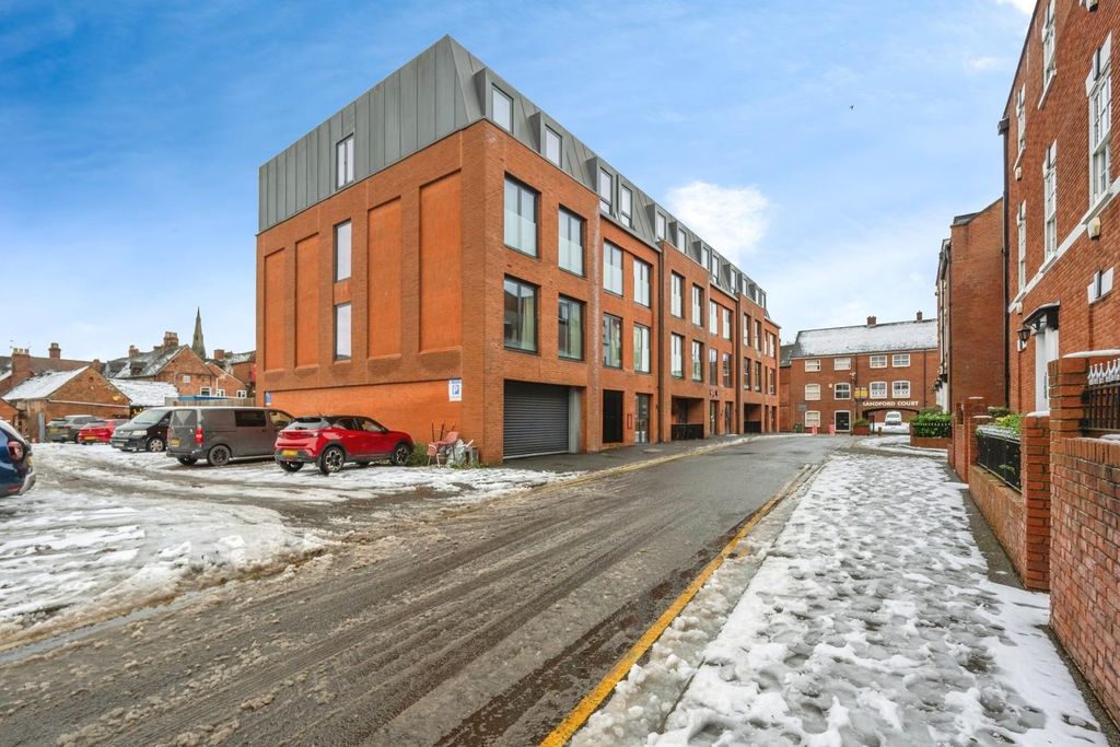 Property photo 2 of 20 1Beaconsfieldhouse-20.Jpg