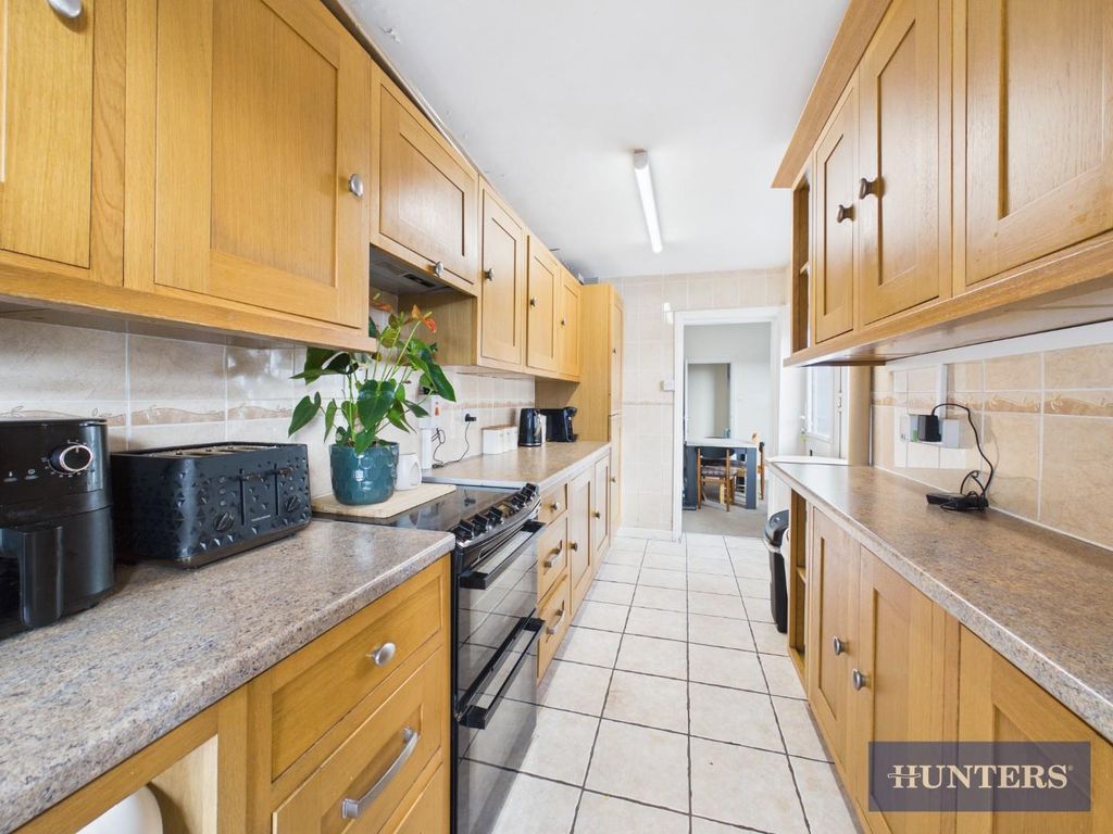 Property photo 3 of 20 Kitchen