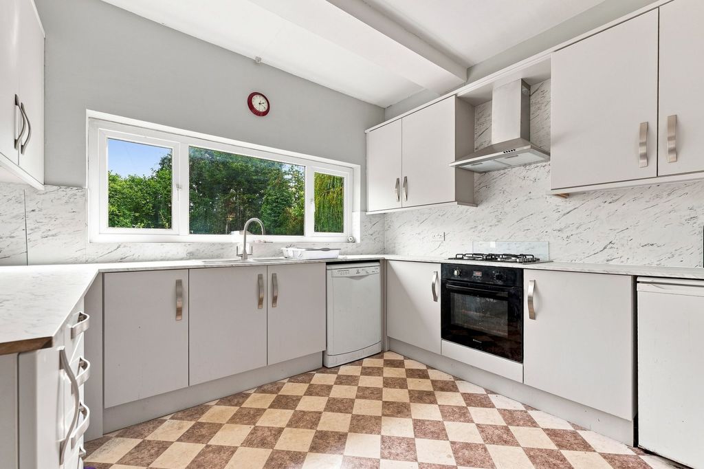 Property photo 3 of 33