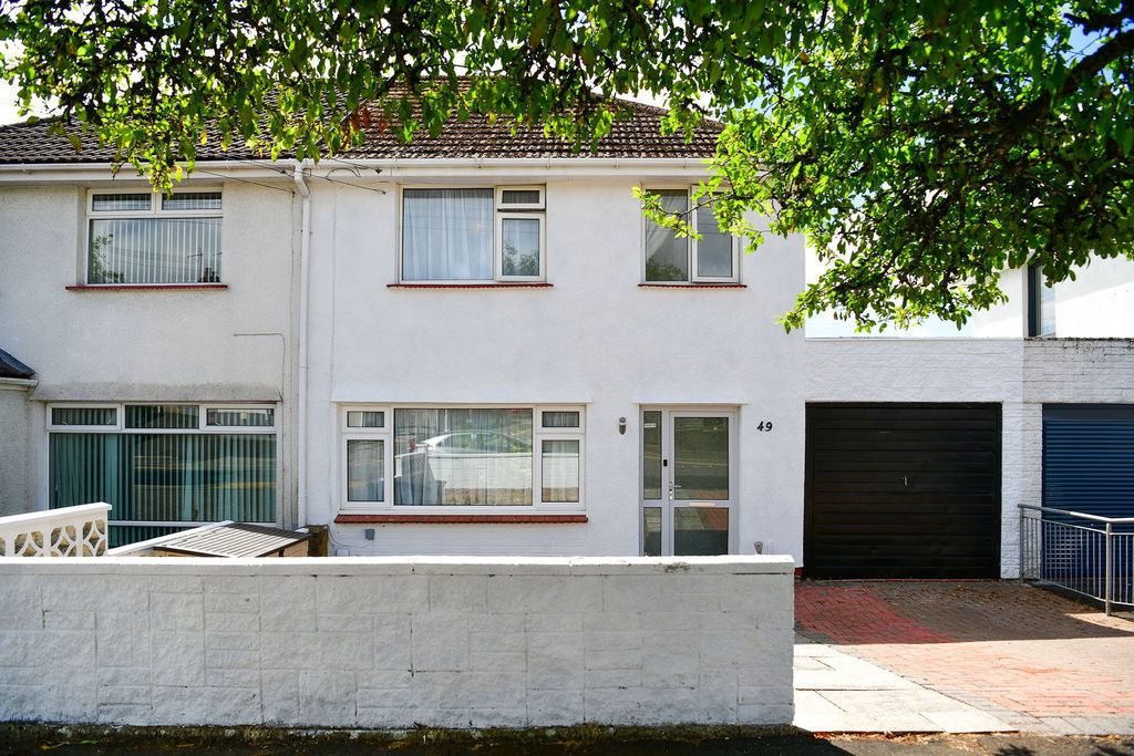 Property photo 2 of 32
