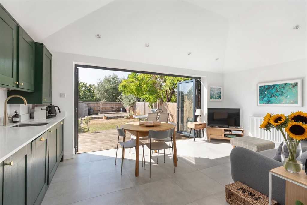 Property photo 1 of 12 Kitchen/Diner Extension