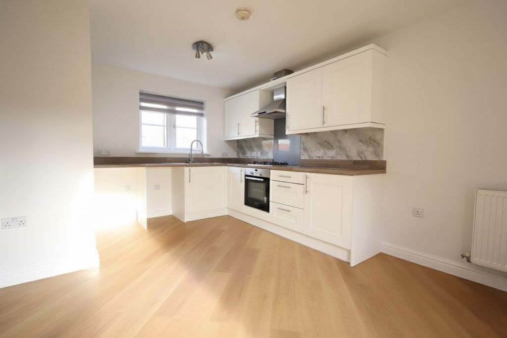 Property photo 2 of 27