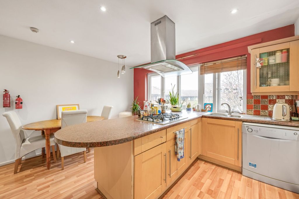 Property photo 2 of 13 Kfh__Brassey_Road__N