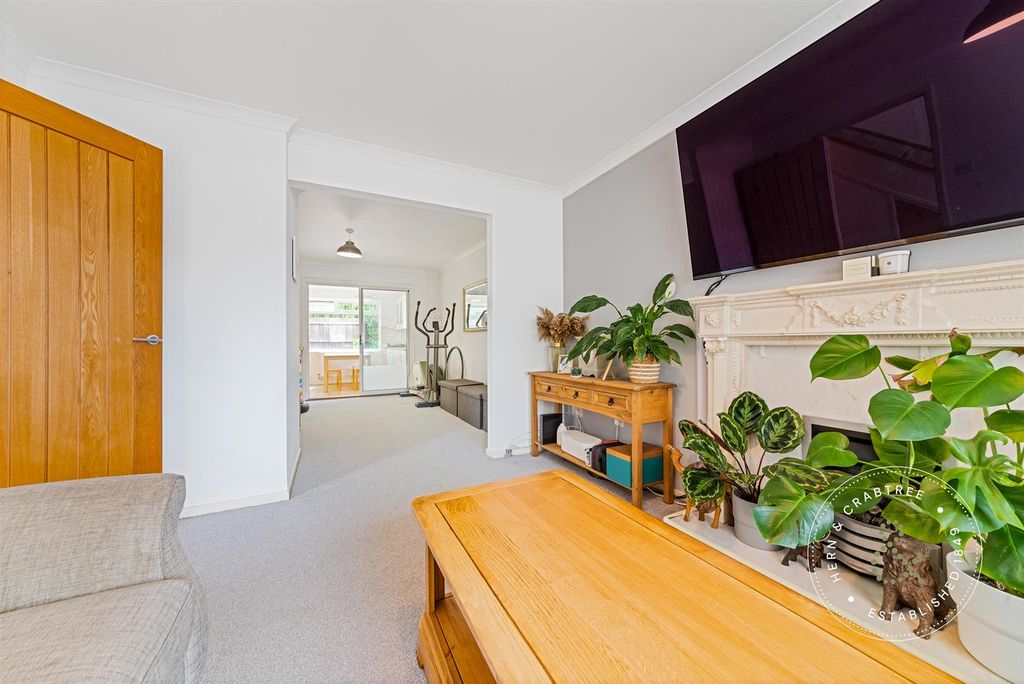 Property photo 3 of 31 Hughs-Close-14.Jpg