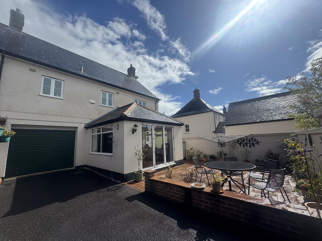 Property photo 2 of 14 Exterior