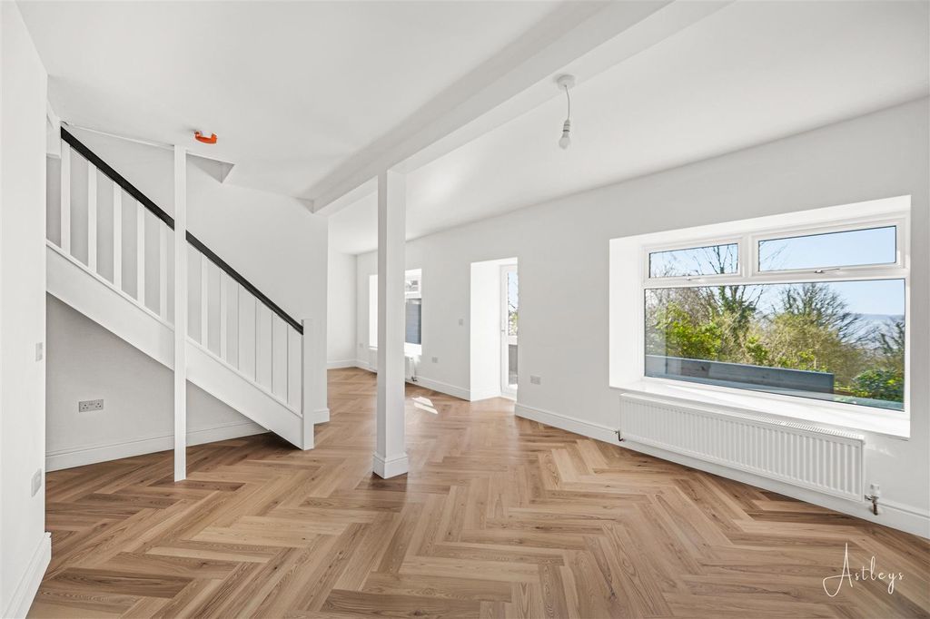 Property photo 2 of 25 Lounge Area