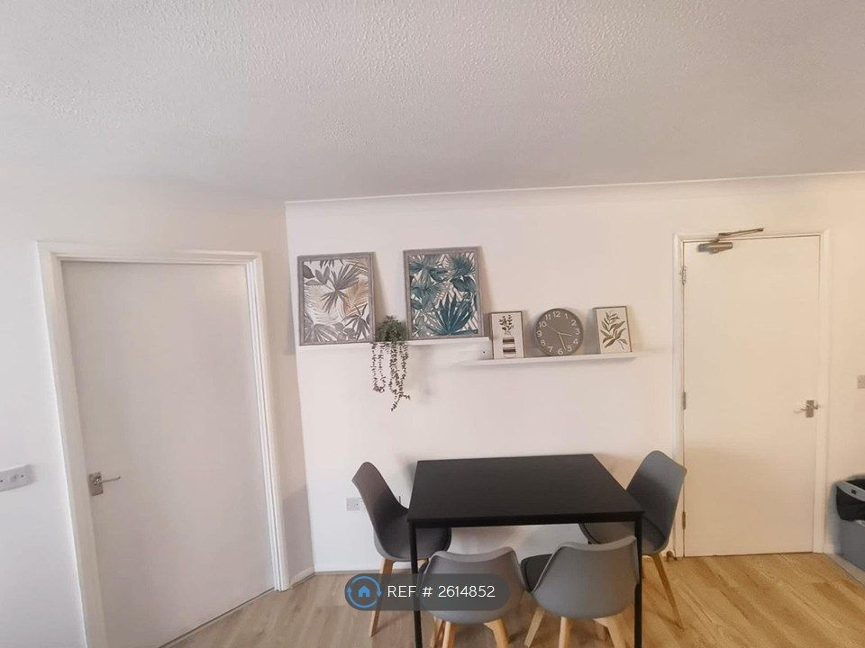 Property photo 3 of 10 Dinning Area