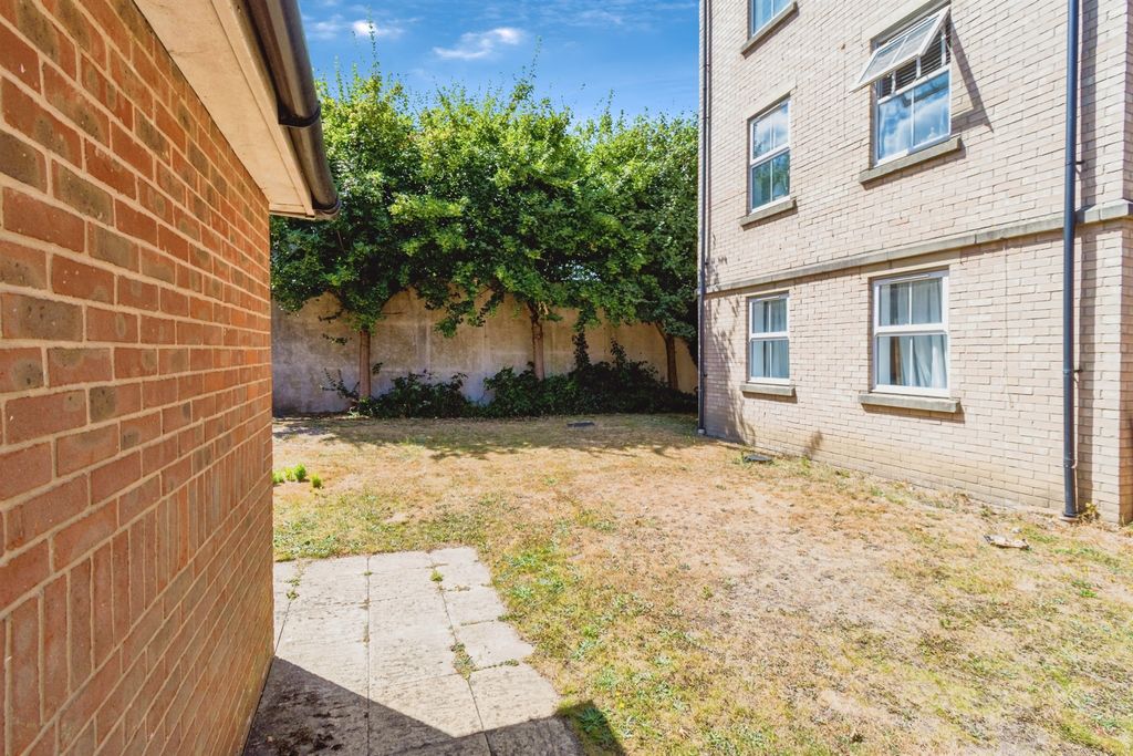 Property photo 2 of 16