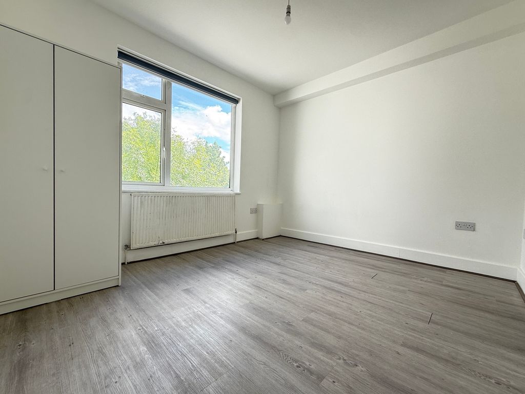 Property photo 1 of 3