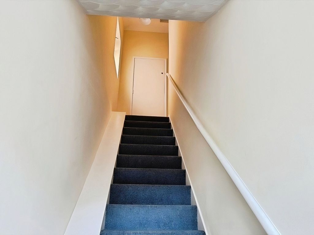Property photo 3 of 11 Stairs