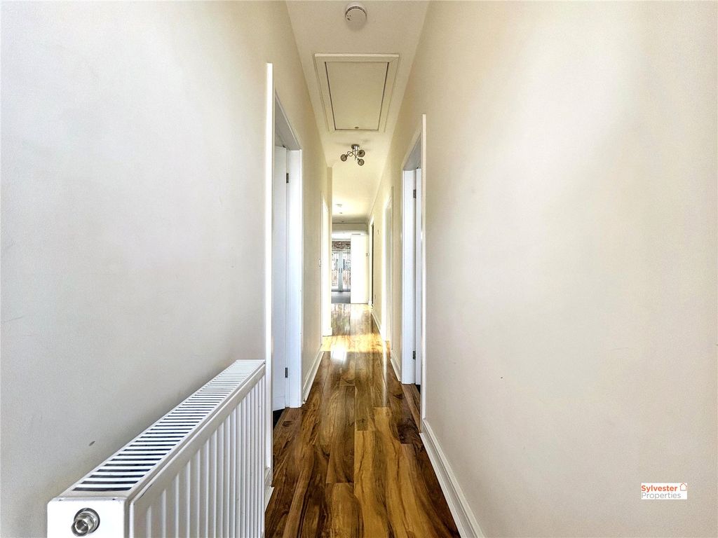 Property photo 2 of 17 Picture No. 30