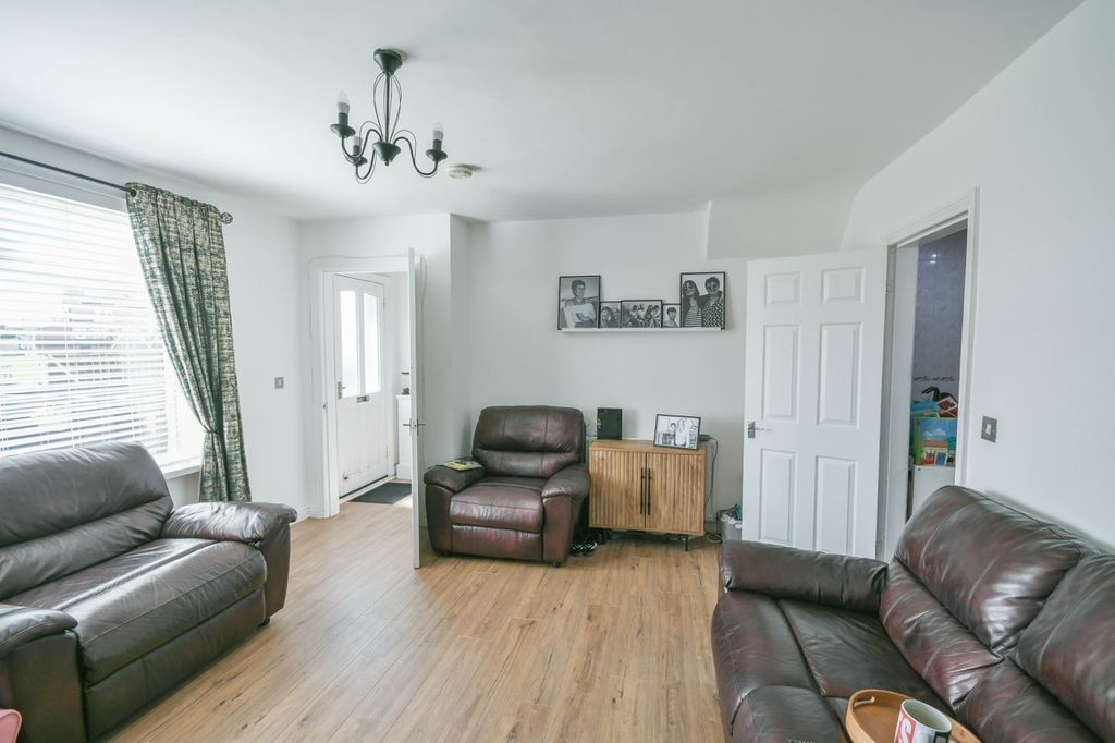 Property photo 3 of 24